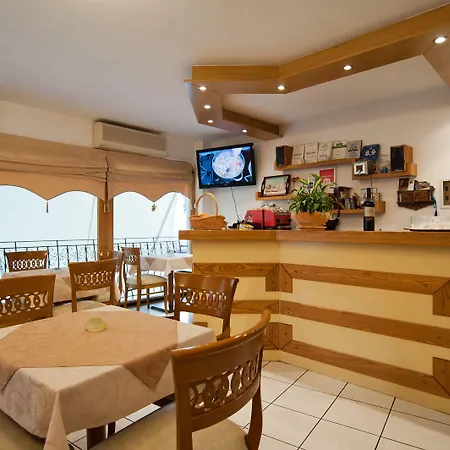 Hotel Pitho 3*