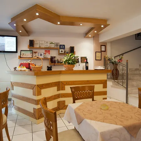 Pitho Hotel 3*