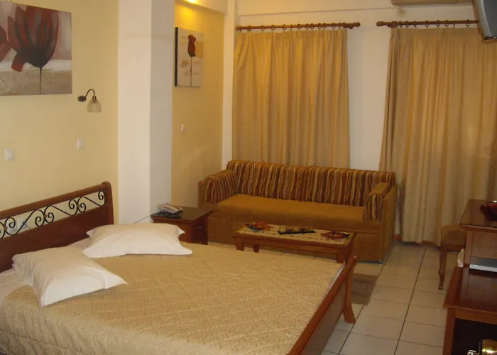 Pitho Hotel 3*